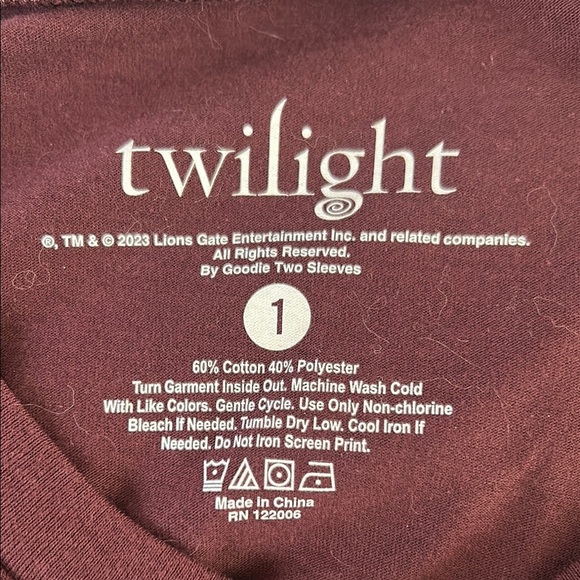 Torrid Size 1X Maroon Forks Washington twilight Graphic T-Shirt NWT - Picture 2 of 3
